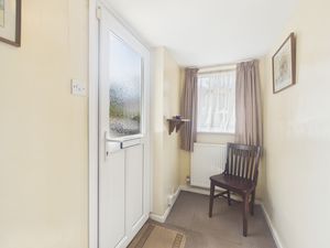 Entry hallway- click for photo gallery